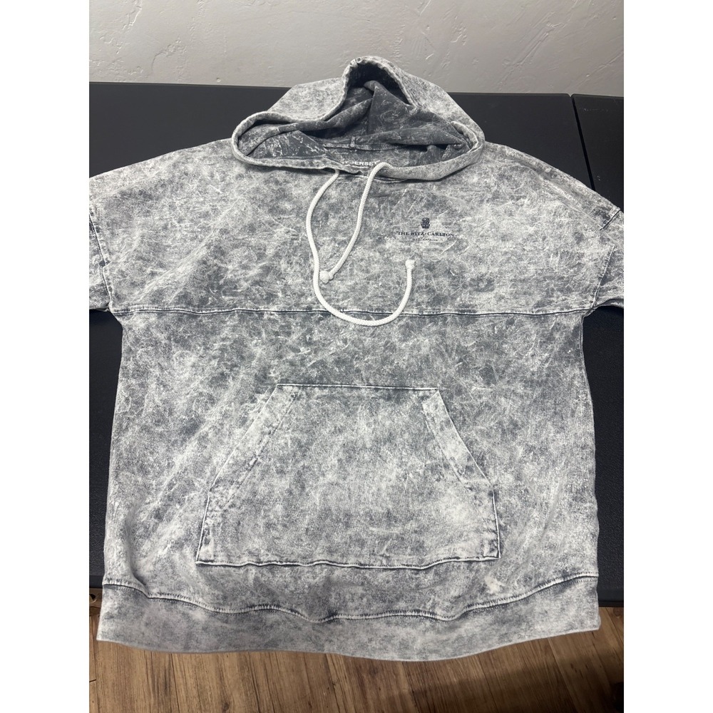 Spirit Jersey The Ritz-Carlton Maui Kapalua Acid Wash Hoodie Gray Size M